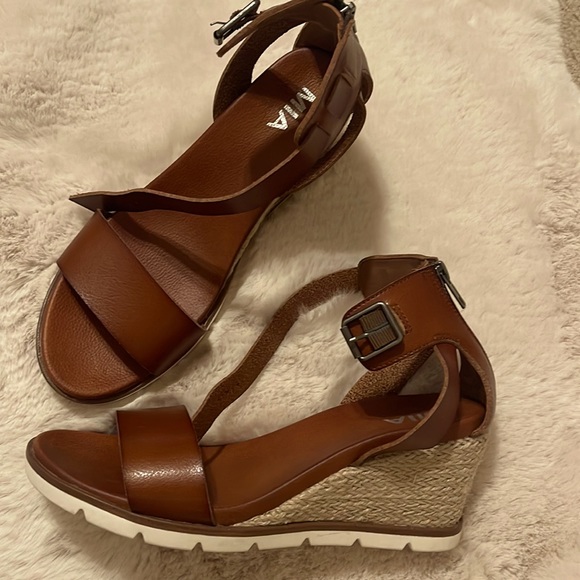MIA Shoes - Brand New MIA Size 9 Brown Wedge Platform Sandals